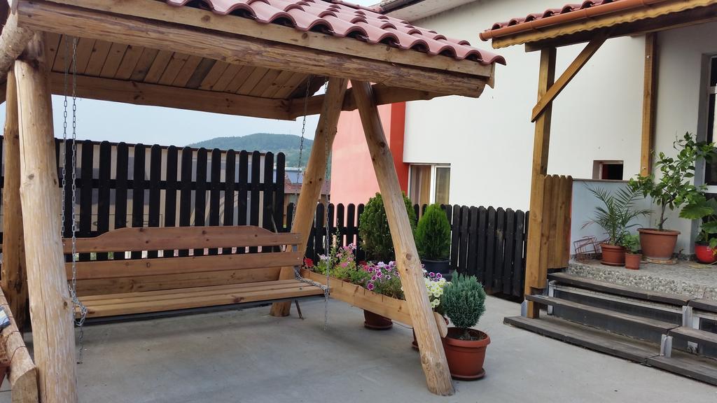 Guest House Chinar 08 เกียร์โกโว ภายนอก รูปภาพ