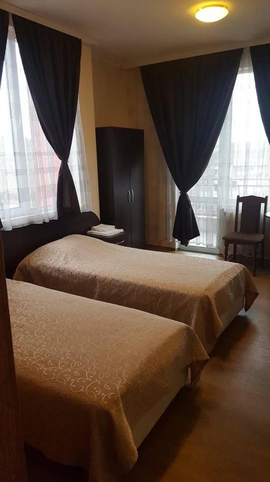 Guest House Chinar 08 เกียร์โกโว ภายนอก รูปภาพ